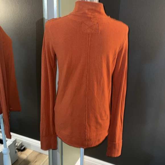 1 hour sale. 🎉 Free People, willow hemp mock rust turtleneck top, XS - Picture 6 of 9